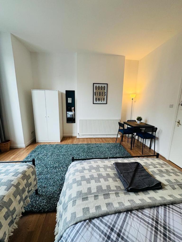 Jubilee Rooms 15 Minutes Central Londra Esterno foto