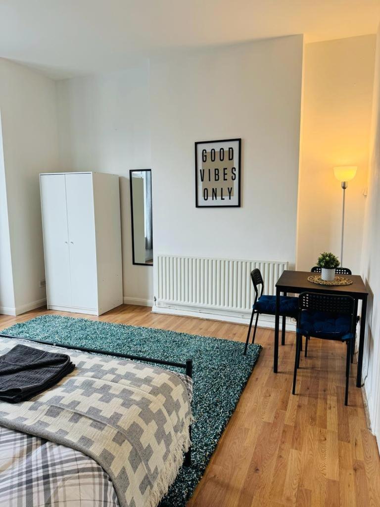 Jubilee Rooms 15 Minutes Central Londra Esterno foto